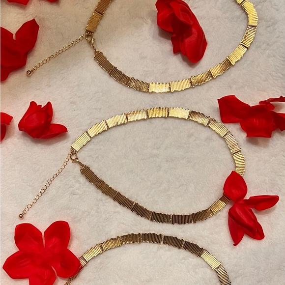 🌹18” Gold Tone Necklace - Picture 8 of 8